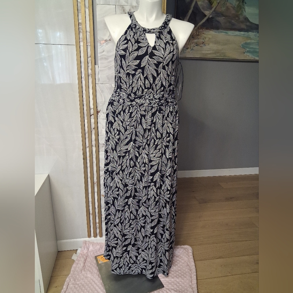 Chic Black and White Leaf Print Maxi Dress